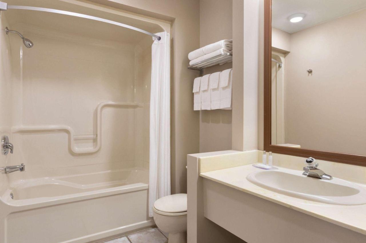 Travelodge By Wyndham Simcoe Luaran gambar